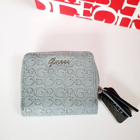 New Guess Wallet - Picture 2 of 6